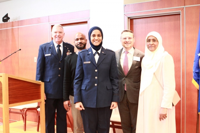 Saleeha Jabben, Wanita Muslim Pertama di Angkatan Udara Amerika